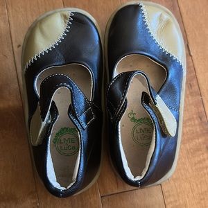 Livie & Luca size 8 brown and tan shoes